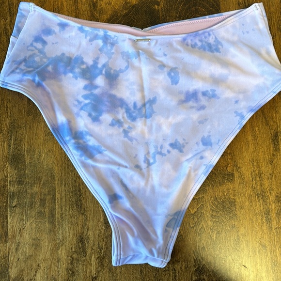Hollister bathing suit bottoms. - Picture 4 of 5